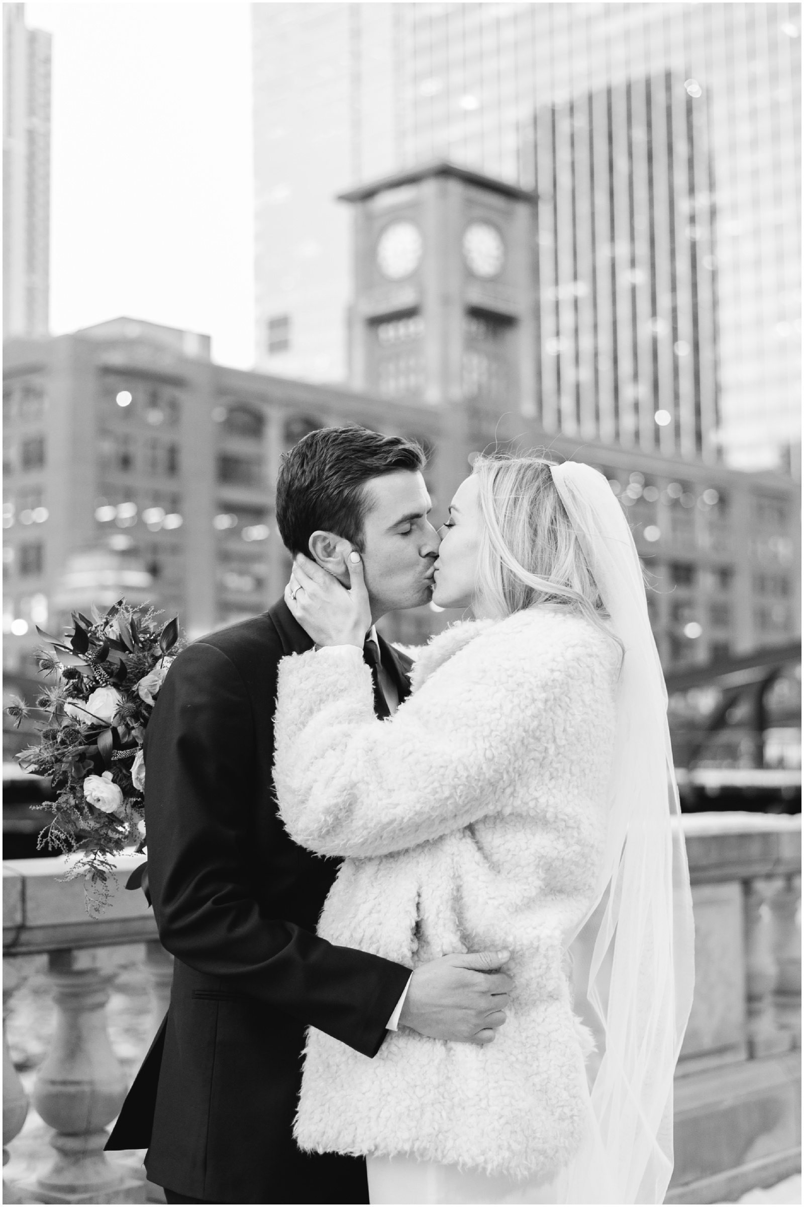 bride and groom kissing in downtown chicago